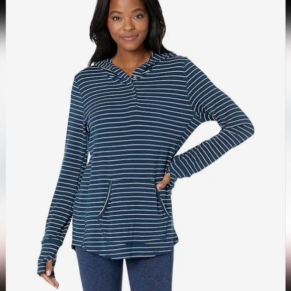 Prana Tops - Sol Protect Hoodie tshirt w/thumbholes🪞